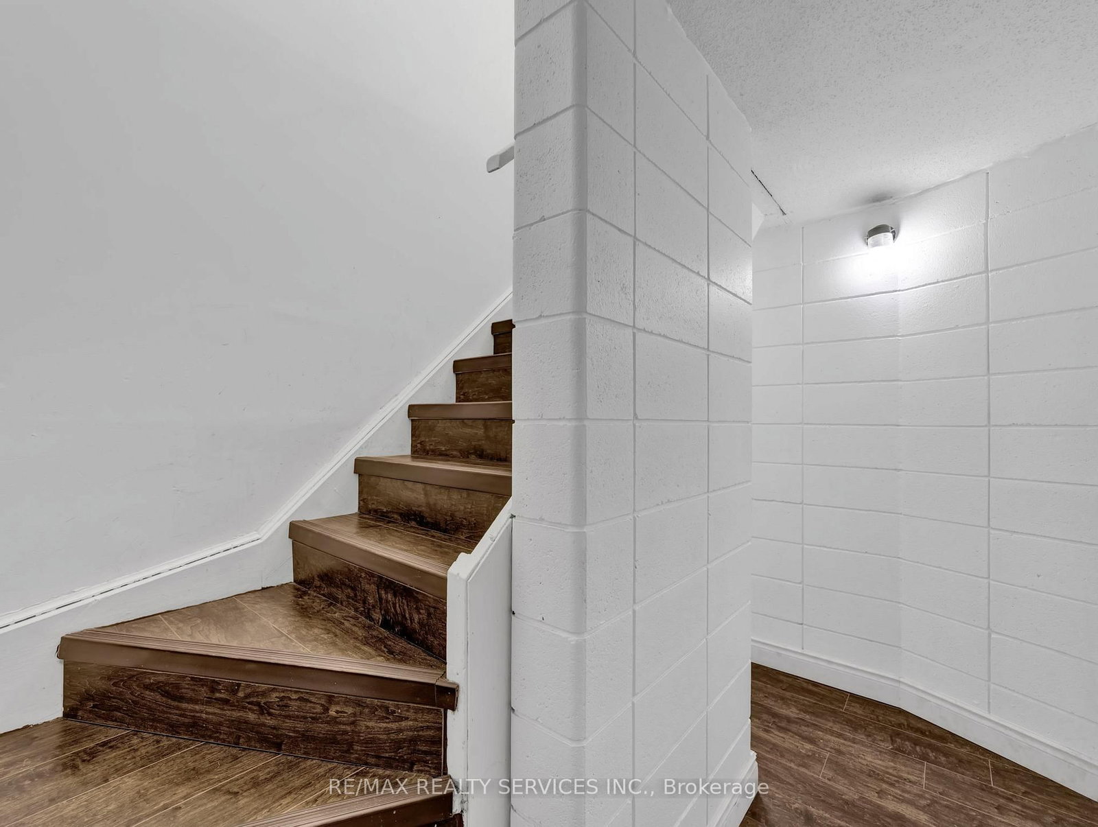 30 Hickory Street E, Unit 103 - Photo 12