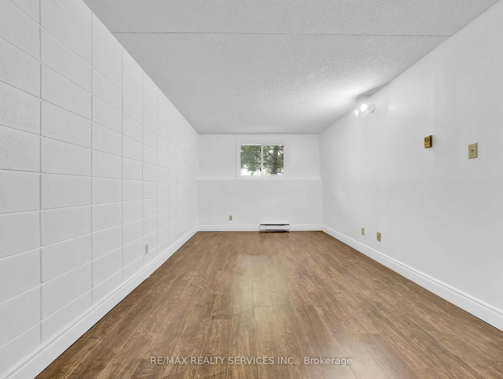 30 Hickory Street E, Unit 103 - Photo 18