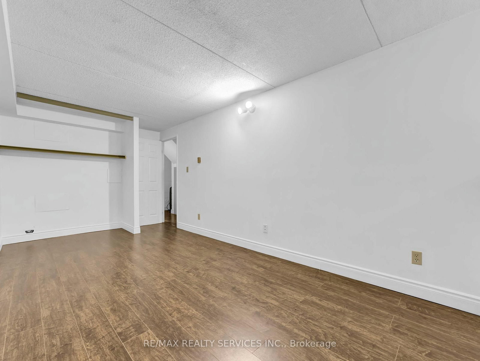 30 Hickory Street E, Unit 103 - Photo 21