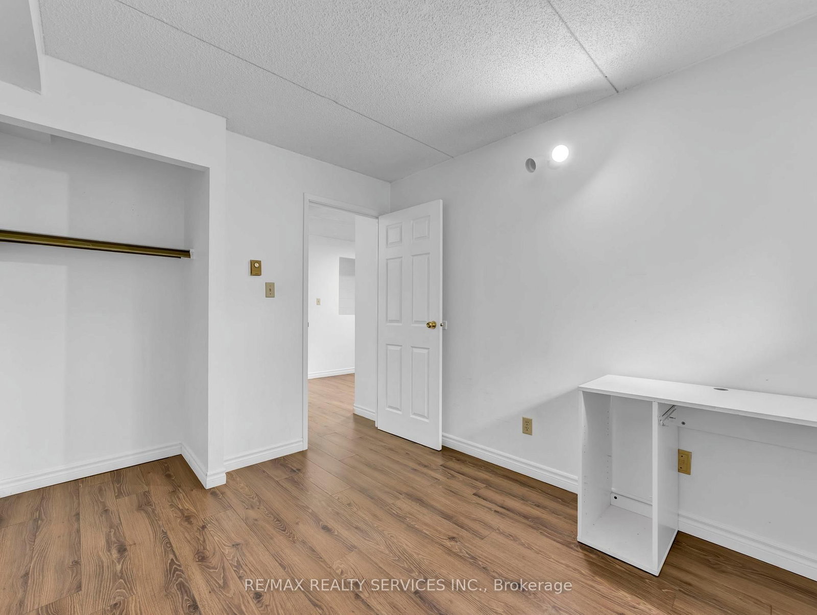 30 Hickory Street E, Unit 103 - Photo 22