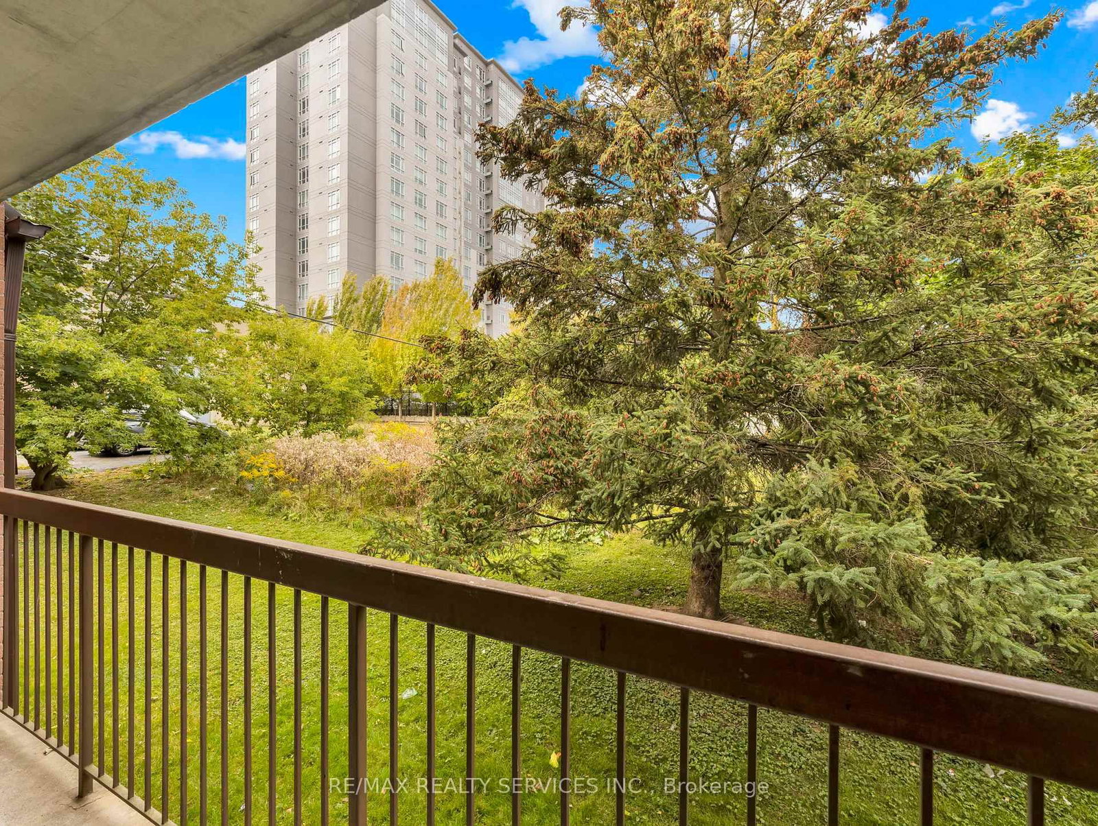 30 Hickory Street E, Unit 103 - Photo 25