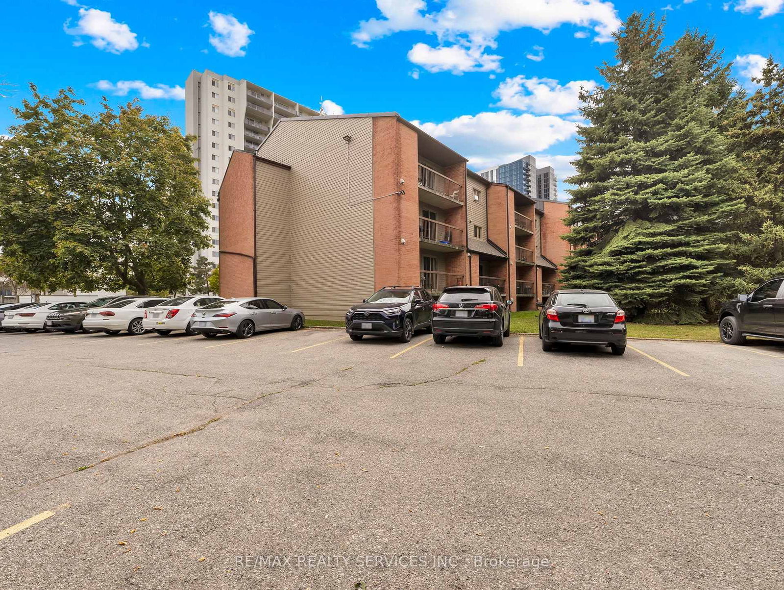 30 Hickory Street E, Unit 103 - Photo 26