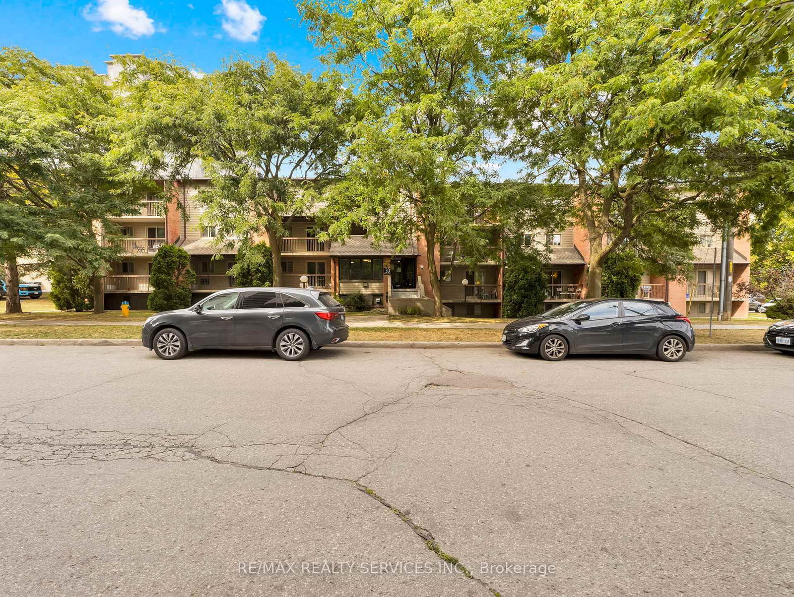 30 Hickory Street E, Unit 103 - Photo 3