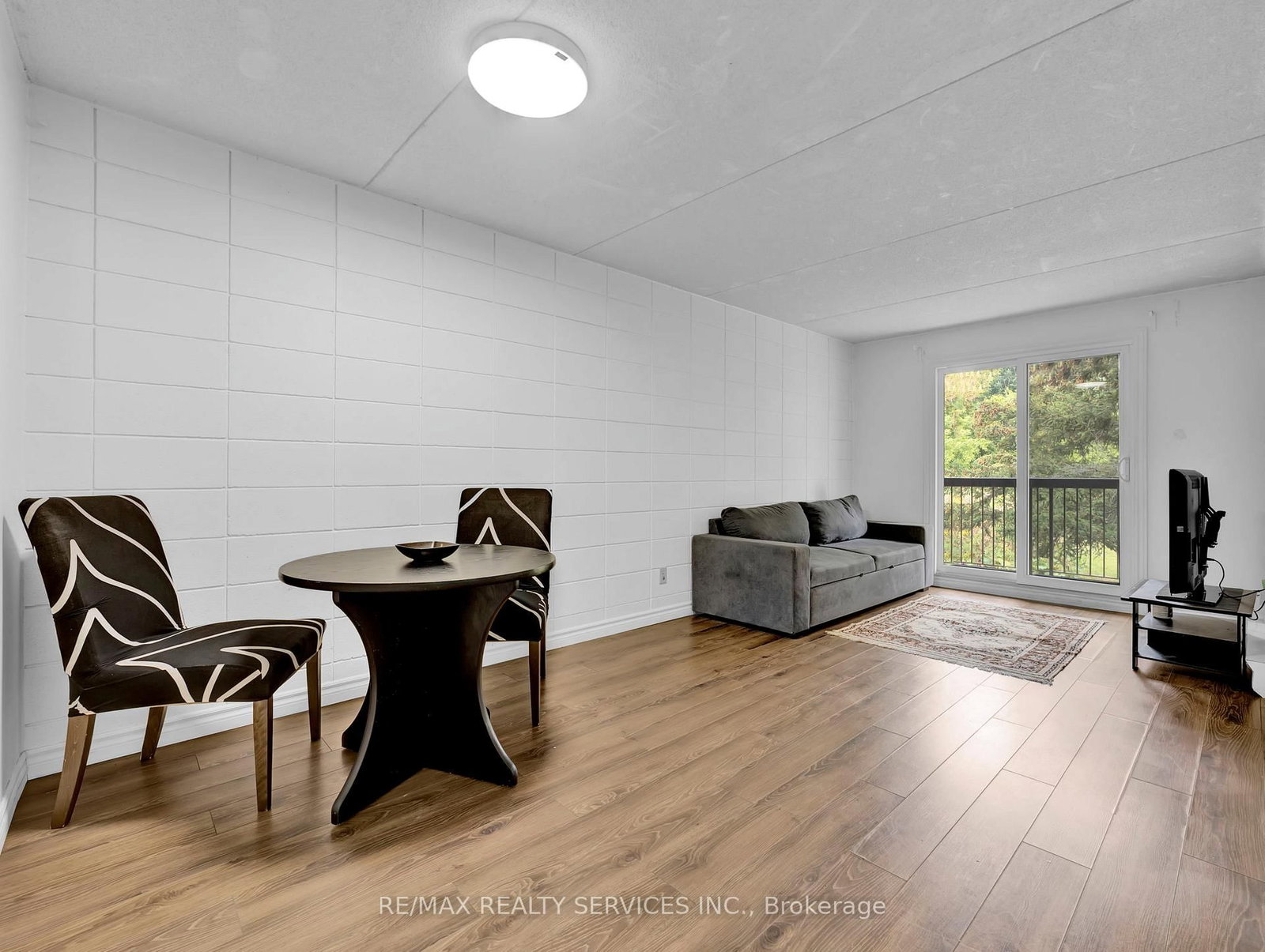 30 Hickory Street E, Unit 103 - Photo 5