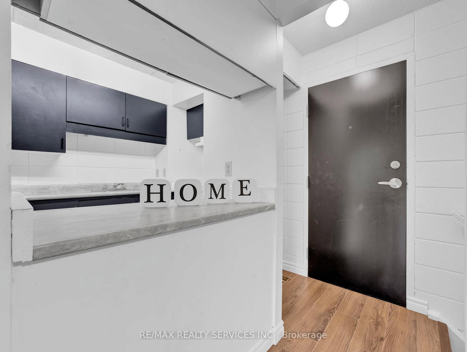 30 Hickory Street E, Unit 103 - Photo 8