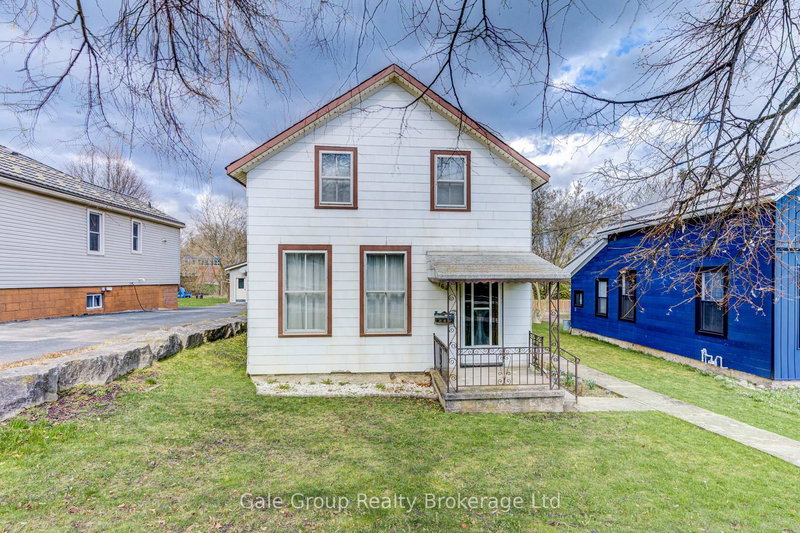 home for sale on 164 Thames Street N