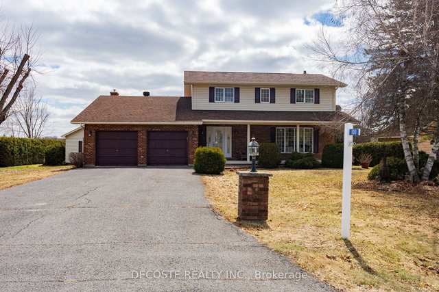 100 Macleod Crescent