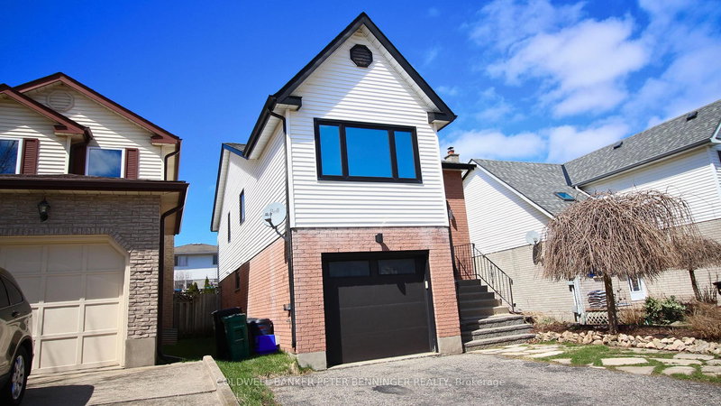 547 DRUMMERHILL Cres, Waterloo, N2T 1G3 | Image 3