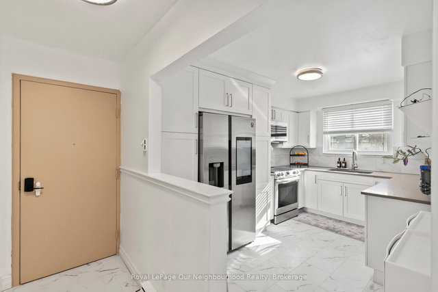 18 - 494 Elgin Street W