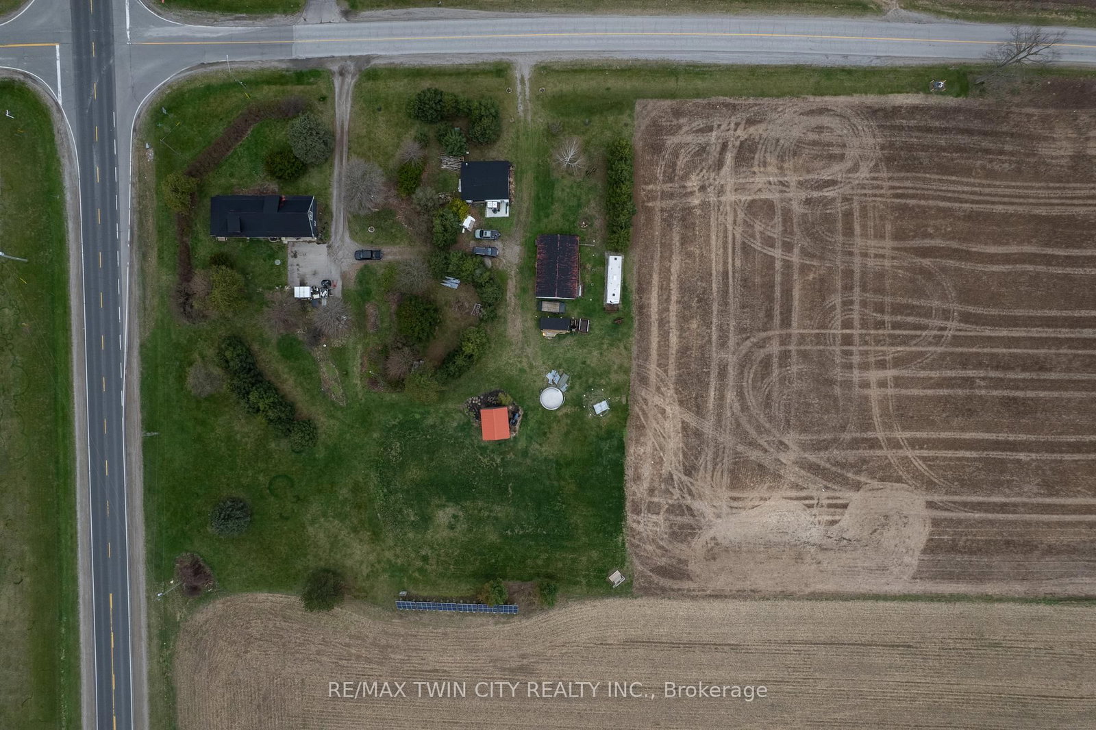 8 CONC. 8 TOWNSEND • Norfolk, ON photo 6