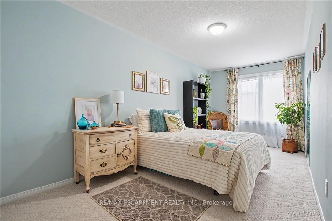 Townhouse for sale at 44-81 Valridge Drive, Hamilton, Ontario, L9G 5B6 - Ancaster - MLS: X13022266