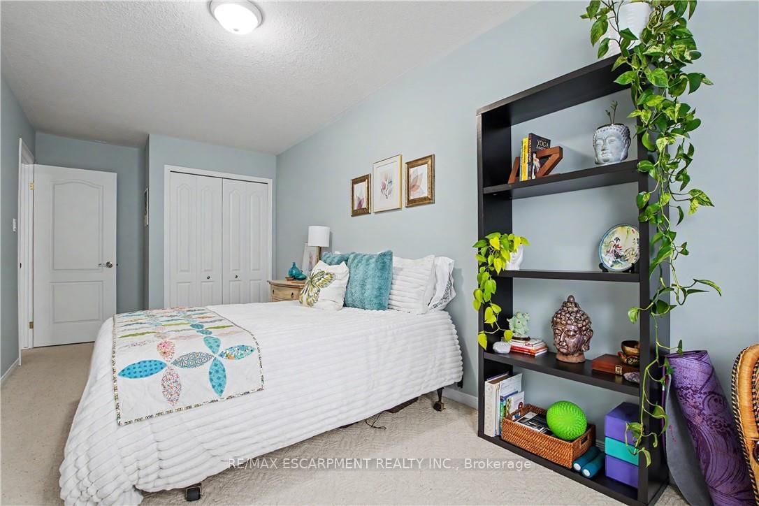 Townhouse for sale at 44-81 Valridge Drive, Hamilton, Ontario, L9G 5B6 - Ancaster - MLS: X13022266