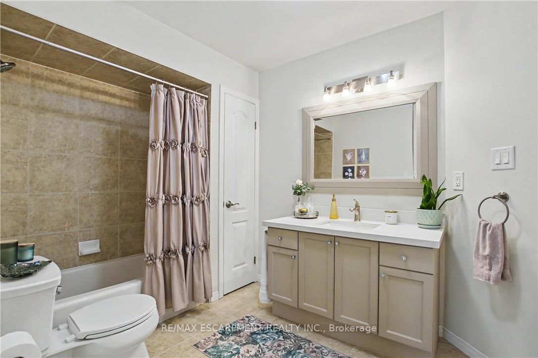 Townhouse for sale at 44-81 Valridge Drive, Hamilton, Ontario, L9G 5B6 - Ancaster - MLS: X13022266