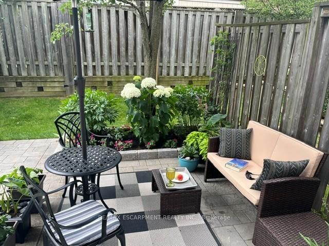 Townhouse for sale at 44-81 Valridge Drive, Hamilton, Ontario, L9G 5B6 - Ancaster - MLS: X13022266