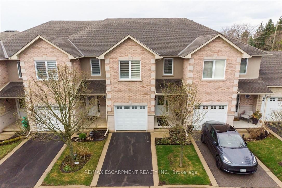 Townhouse for sale at 44-81 Valridge Drive, Hamilton, Ontario, L9G 5B6 - Ancaster - MLS: X13022266