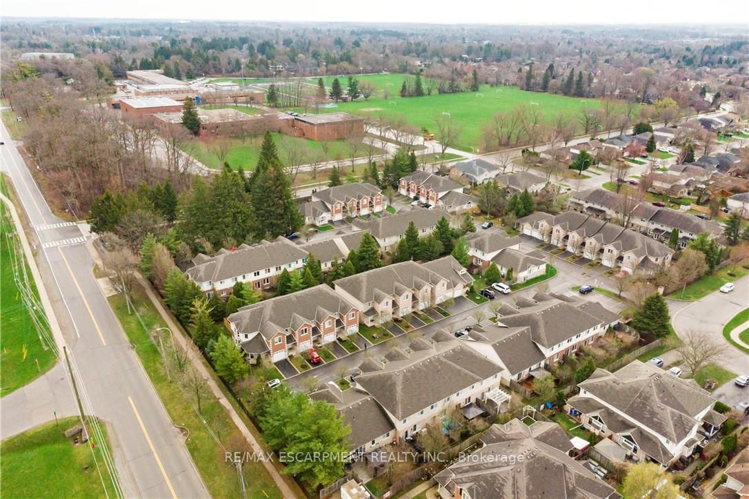 Townhouse for sale at 44-81 Valridge Drive, Hamilton, Ontario, L9G 5B6 - Ancaster - MLS: X13022266