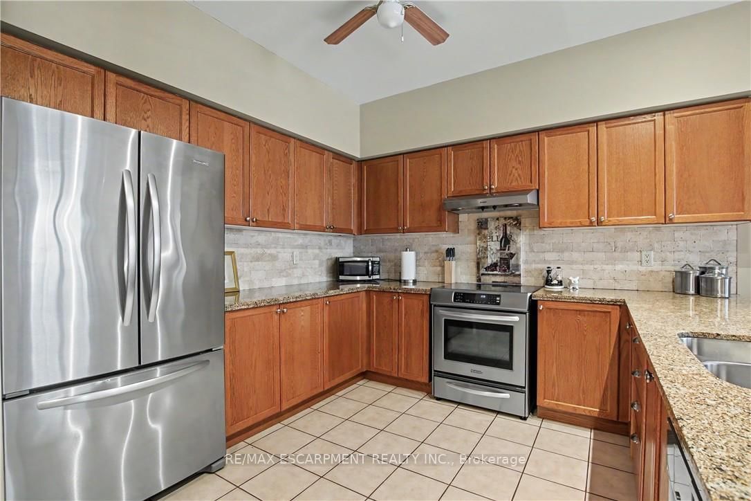 Townhouse for sale at 44-81 Valridge Drive, Hamilton, Ontario, L9G 5B6 - Ancaster - MLS: X13022266