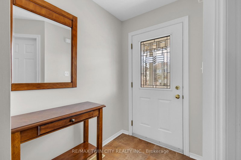 22 Dahlia St, Kitchener, N2E 4A9 | Image 3