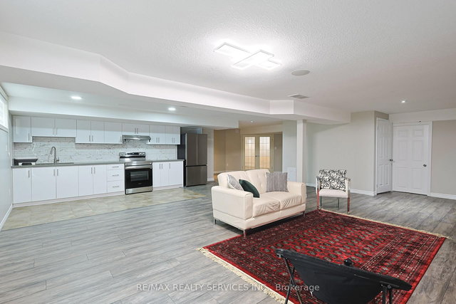 Bsmt - 49 Woodhatch Crescent