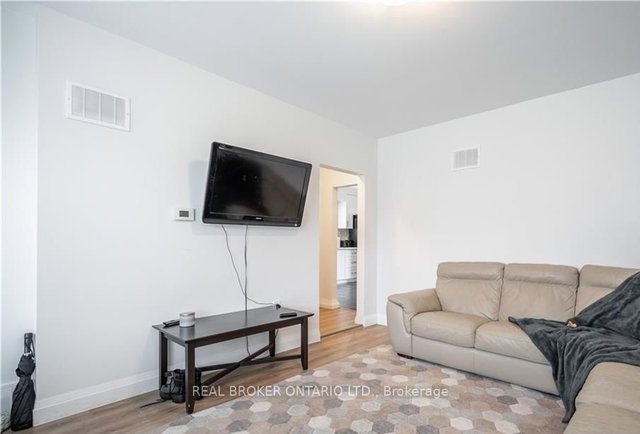 MAIN - 301 Wallace Avenue S