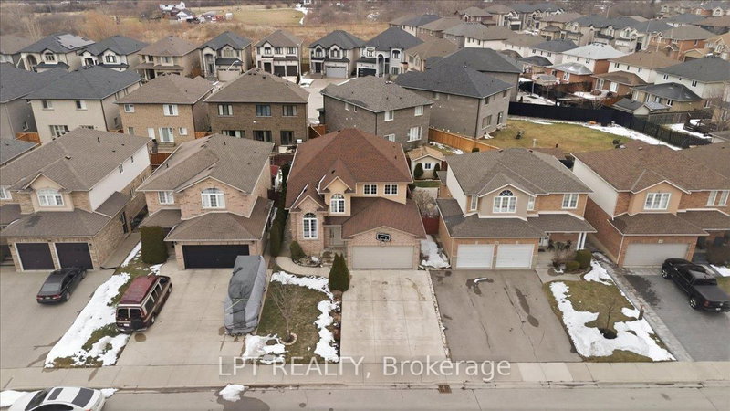 48 Nashville Circ, Hamilton, L8G 5H2 | Image 2