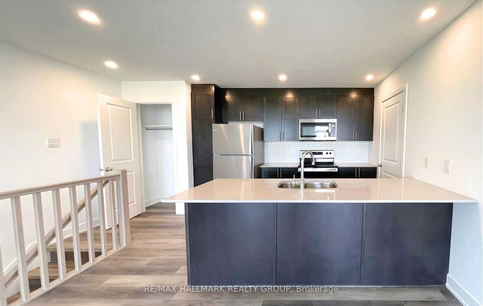 300 Tulum Crescent, Unit i - Photo 8
