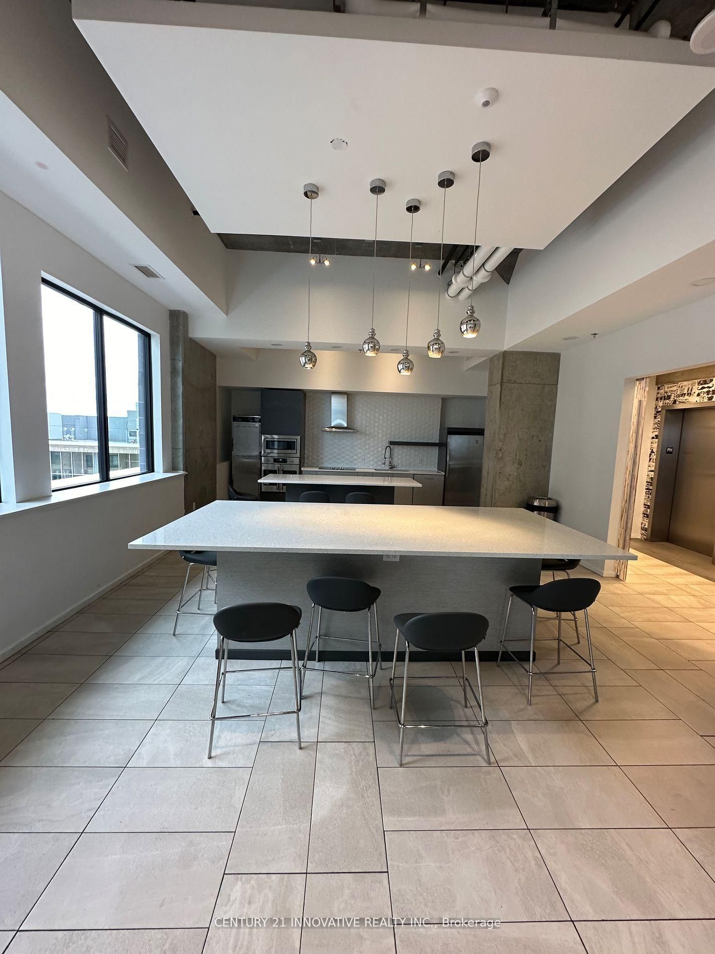 105 Champagne Avenue S, Unit 1517 - Photo 17