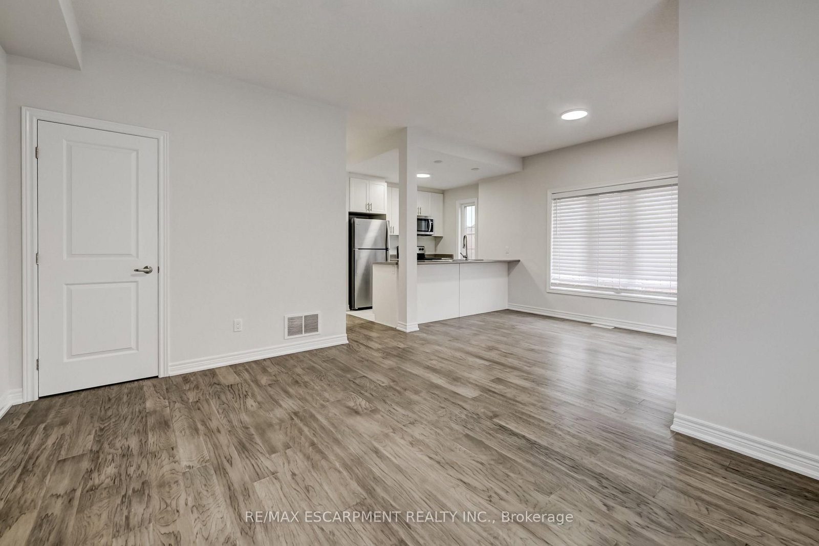 Townhouse for sale at 23 ridgeside Lane, Hamilton, Ontario, L8B 1W5 - Waterdown - MLS: X13023002