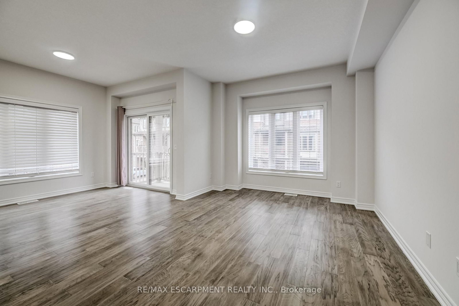 Townhouse for sale at 23 ridgeside Lane, Hamilton, Ontario, L8B 1W5 - Waterdown - MLS: X13023002