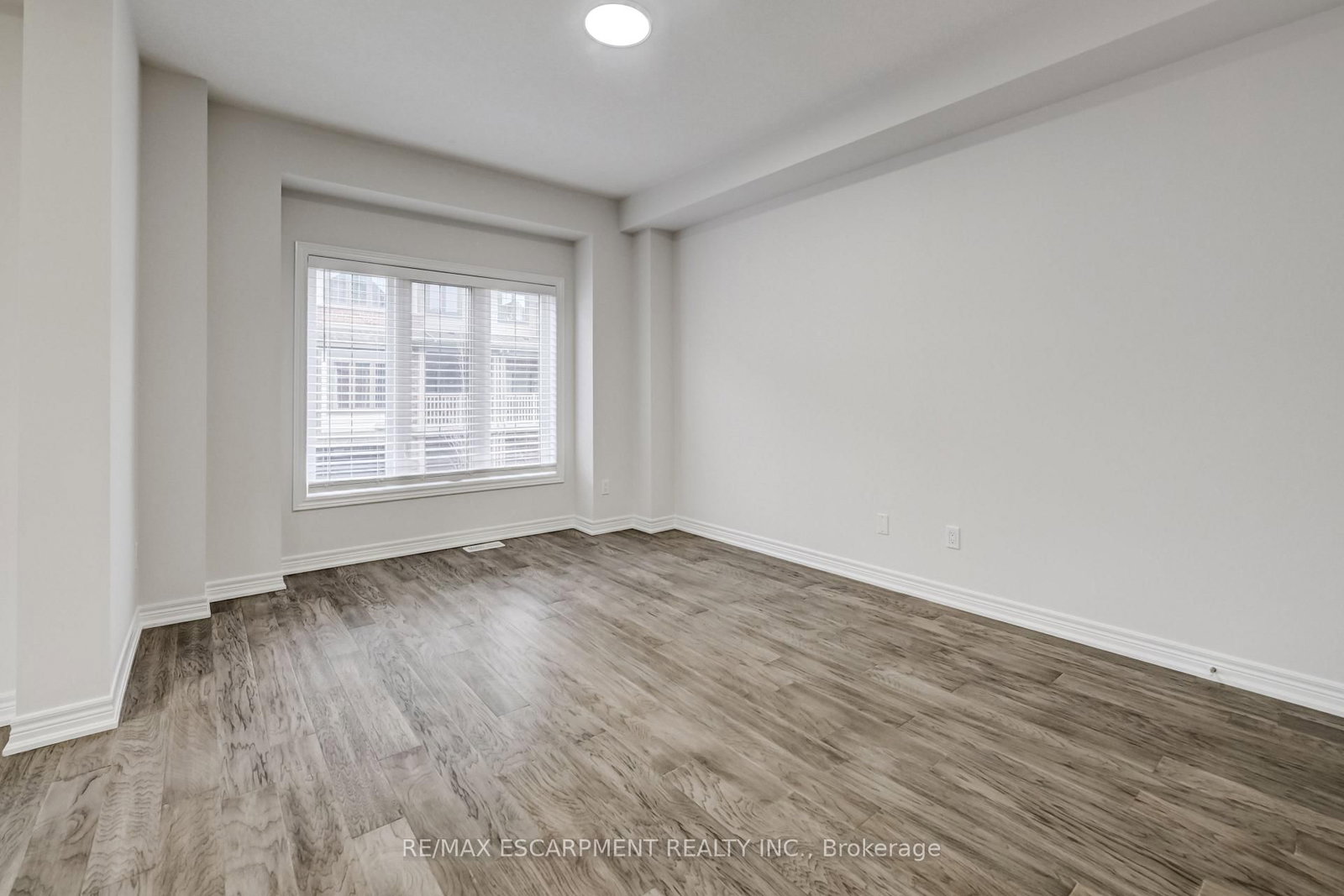 Townhouse for sale at 23 ridgeside Lane, Hamilton, Ontario, L8B 1W5 - Waterdown - MLS: X13023002