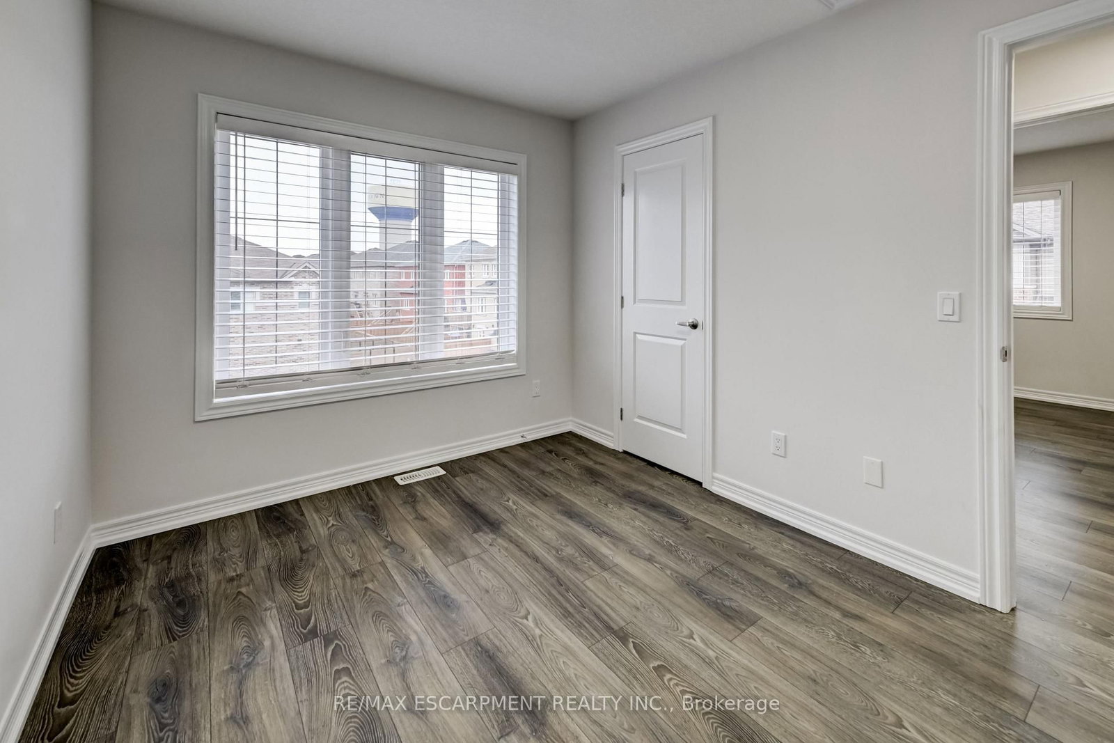 Townhouse for sale at 23 ridgeside Lane, Hamilton, Ontario, L8B 1W5 - Waterdown - MLS: X13023002