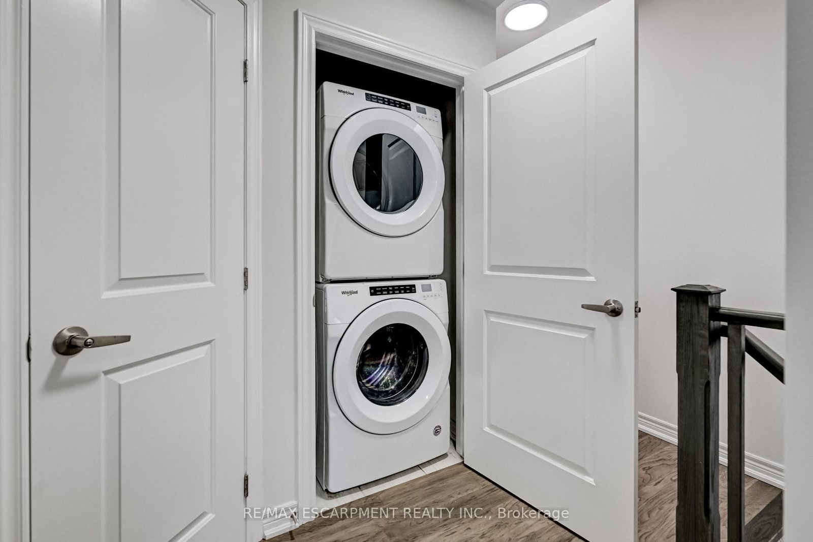 Townhouse for sale at 23 ridgeside Lane, Hamilton, Ontario, L8B 1W5 - Waterdown - MLS: X13023002