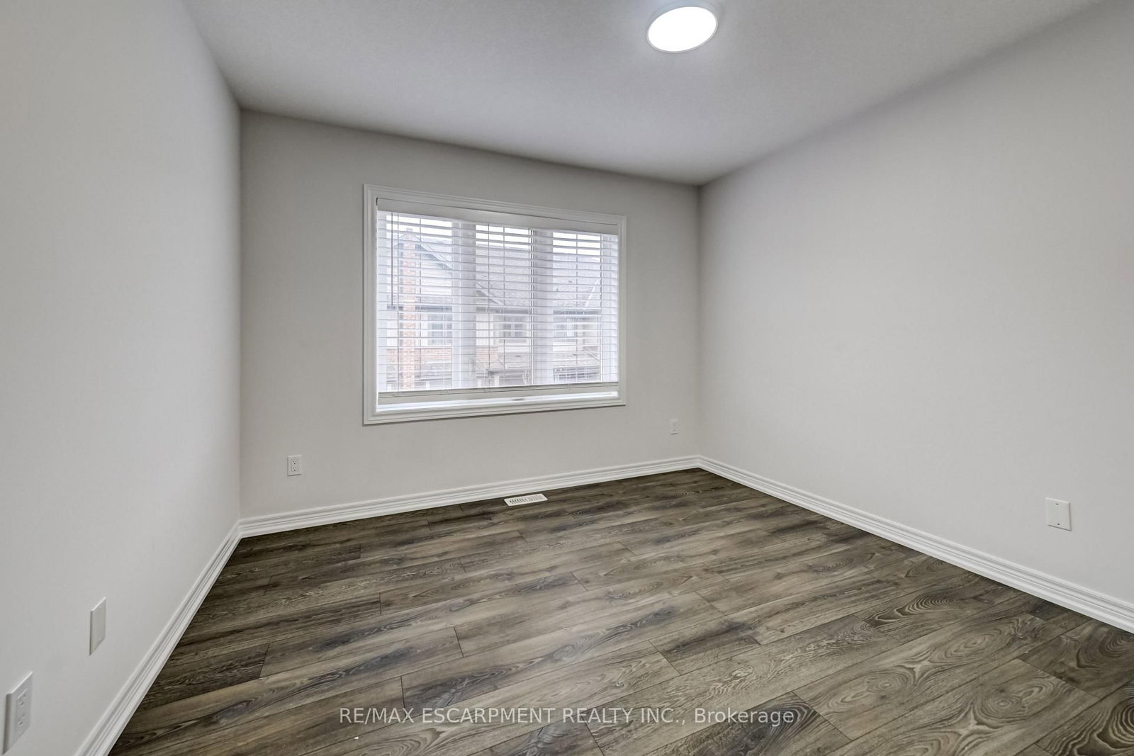 Townhouse for sale at 23 ridgeside Lane, Hamilton, Ontario, L8B 1W5 - Waterdown - MLS: X13023002