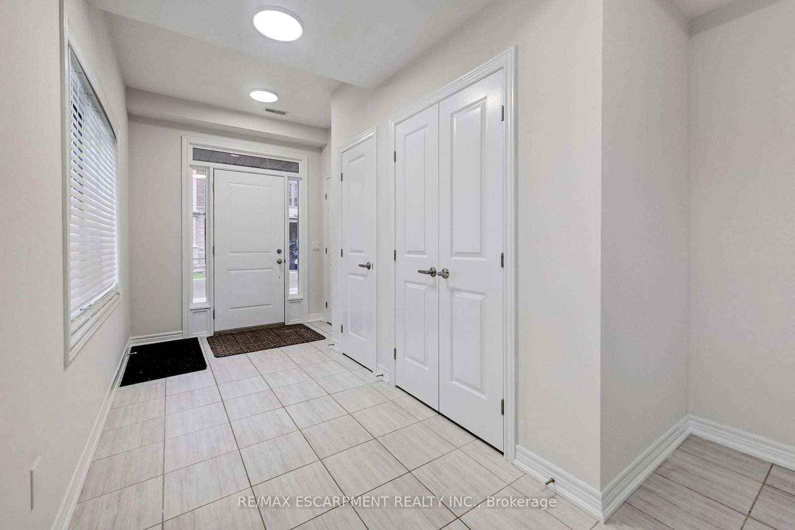 Townhouse for sale at 23 ridgeside Lane, Hamilton, Ontario, L8B 1W5 - Waterdown - MLS: X13023002