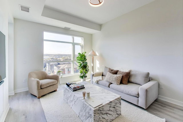 602 - 600 North Service Road