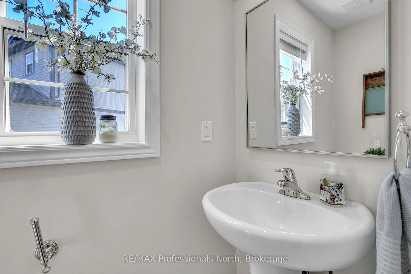 33 Whitehorn Park Road W - Photo 3