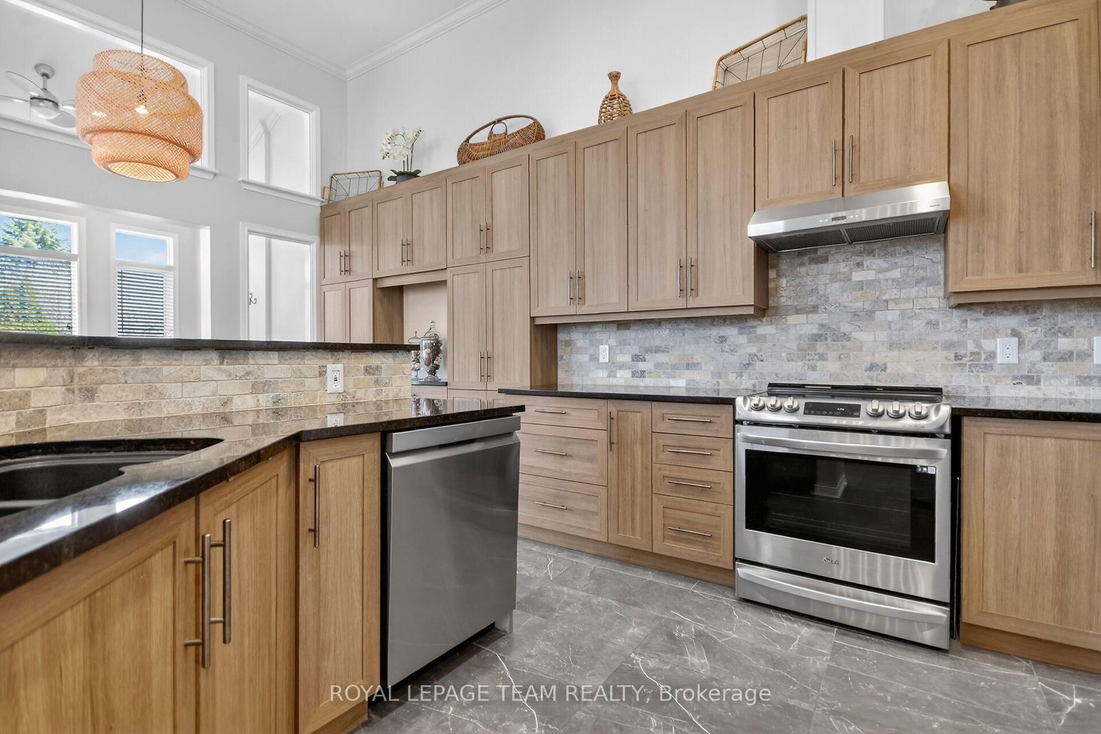 124 Macassa Circle - Photo 11