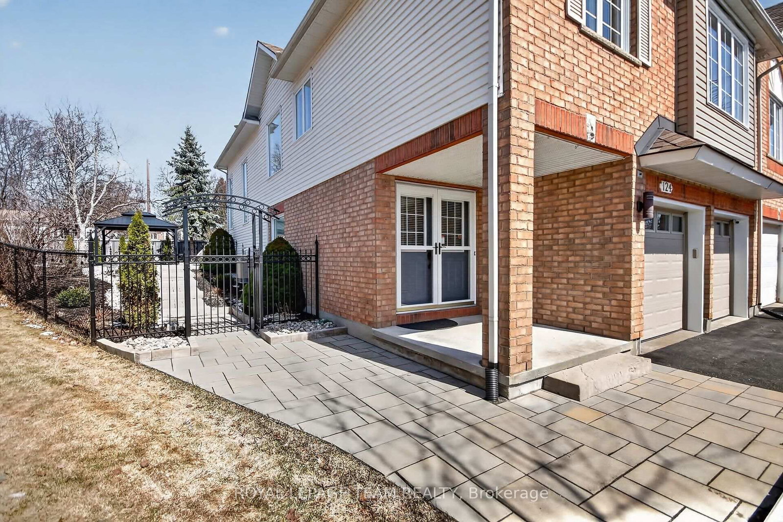 124 Macassa Circle - Photo 2