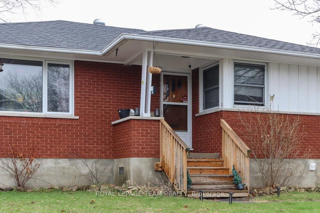 75 Winnifred Street N