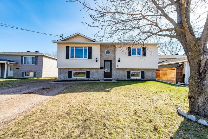 317 JULIEN St, Pembroke, K8A 3P6 | Image 2