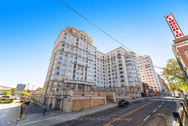 1605 - 135 James Street S