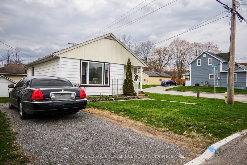 101 Wall St, Quinte West, K8V 4K1 | Image 2