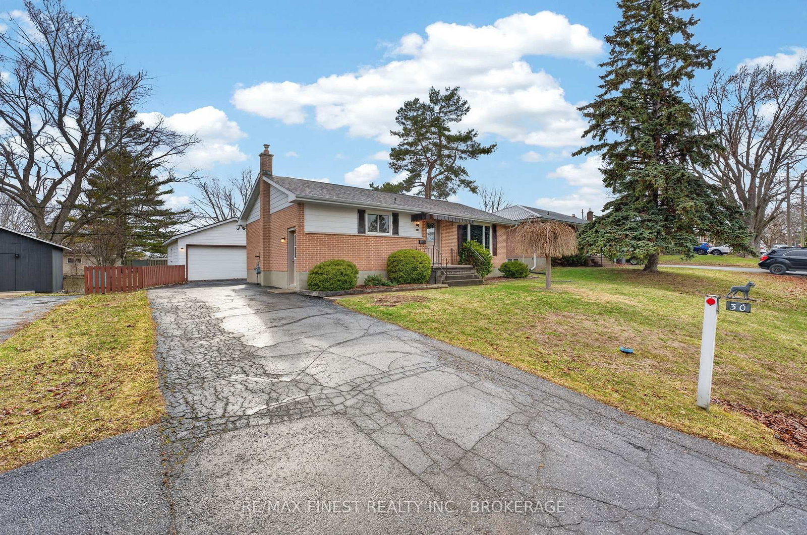 Detached House for sale at 30 Oxford Crescent, Loyalist, Ontario, K7N 1P9 - Amherstview - MLS: X13024144