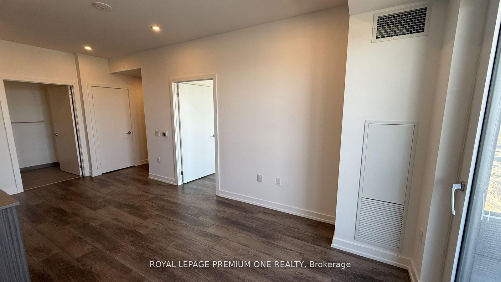 15 Wellington Street S, Unit 2414 - Photo 12