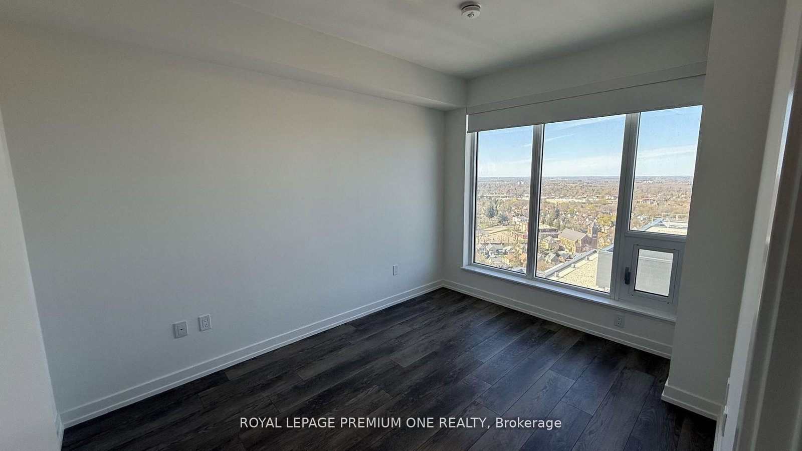 15 Wellington Street S, Unit 2414 - Photo 20