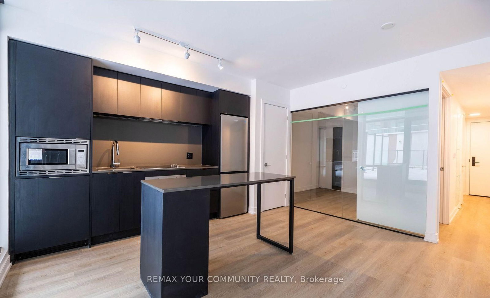 1 Jarvis Street, Unit 324 - Photo 4