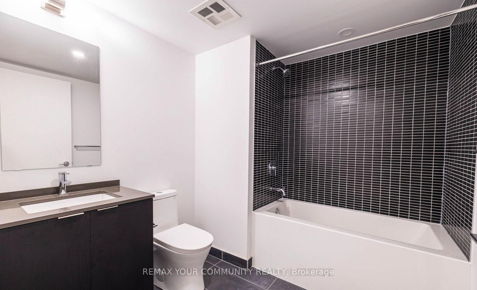 1 Jarvis Street, Unit 324 - Photo 6