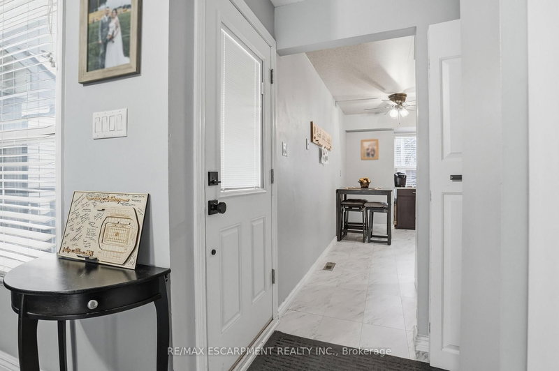 16 Enfield Cres, Brantford, N3P 1B2 | Image 3