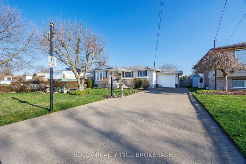 15 Nottingham Crt, St. Catharines, L2M 1L6 | Image 3
