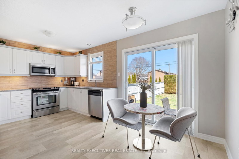 5520 Bridlewood Crt, South Dundas, K0E 1K0 | Image 3